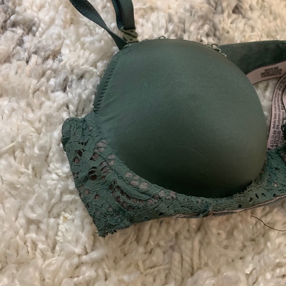 Victoria’s Secret green bra with lace detailing - Picture 3 of 4